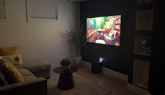 Modern 1BR Private Suite Near Airport and Amazing Shopping!Free Netflix, Parking