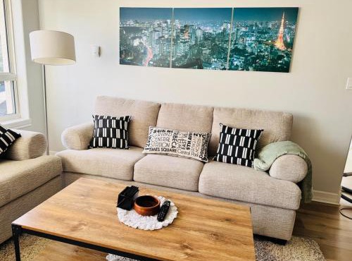 Modern 2-Bed, 2-Bath Main Suite in Langford