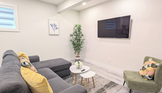 Modern 2 Bedroom Suite - 10 mins to WEM