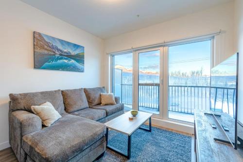 Modern 2BR in Golden w/Stunning MTN Views!