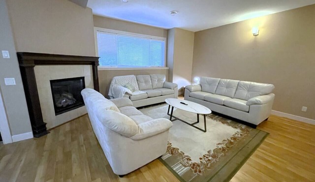 Modern 2BR Walk-Out Suite | 2 Baths | UpperMission