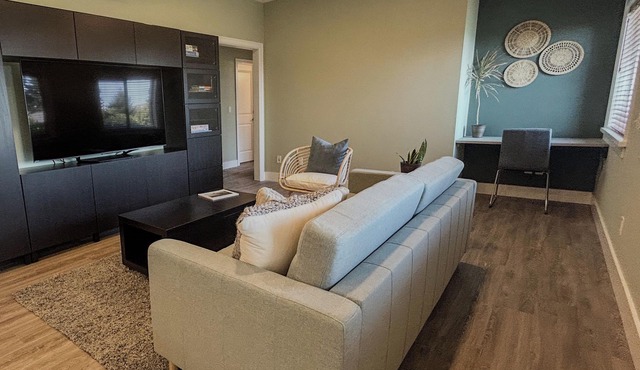 Modern and spacious hilltop suite close to all amenities.