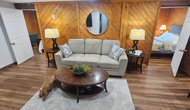 Modern Basement Apartment/Private and Comfortable