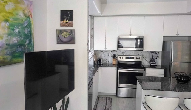 Modern Boutique Townhome Vaughan, Woodbridge 20 minutes to Airport & Attractions