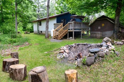 Modern Cabin Retreat with Patio & Outdoor Firepit