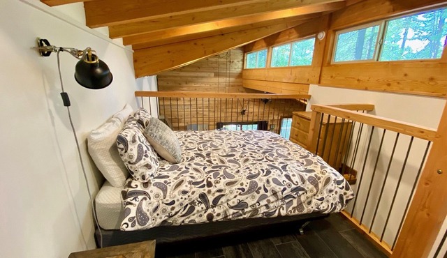 Modern cabin with private beach access in Blind Bay!