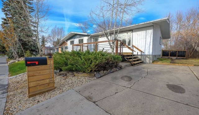 Modern Charm | Full House | Free WI-FI
