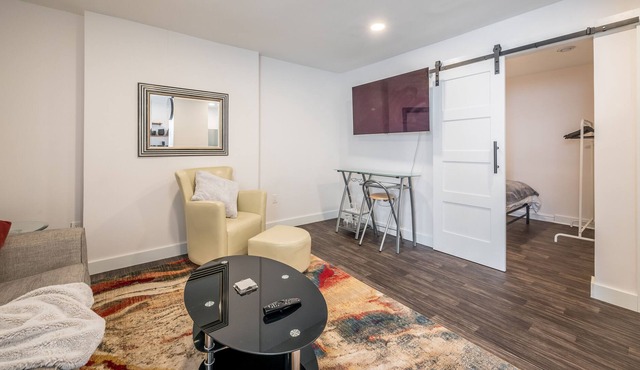 Modern Contemporary 2 Bedroom Suite