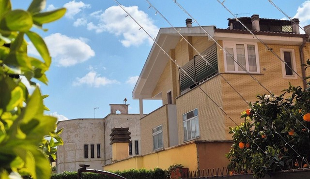 Modern & Cozy Apartment with Private Garden + Parking | Near Metro