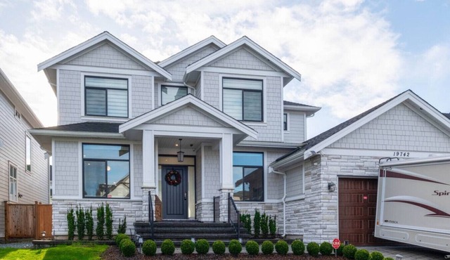 Modern Executive Retreat 3 Private Bedrooms in Langley