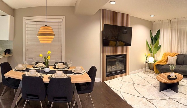 Modern Home I Near UofA & Whyte Av I 4BR 3.5 BathI Free Garage Parking