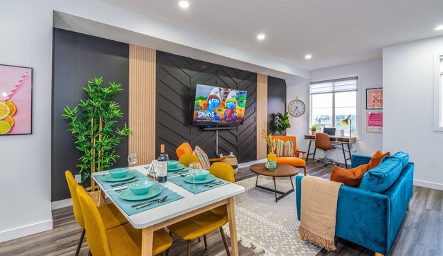 Modern House: AC|Garage|King Bed|Arcade|10m to WEM