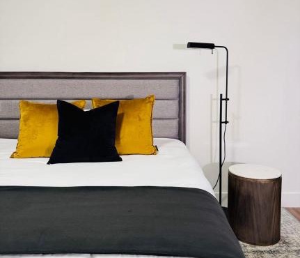 Modern King Room Private Ensuite Vancouver West