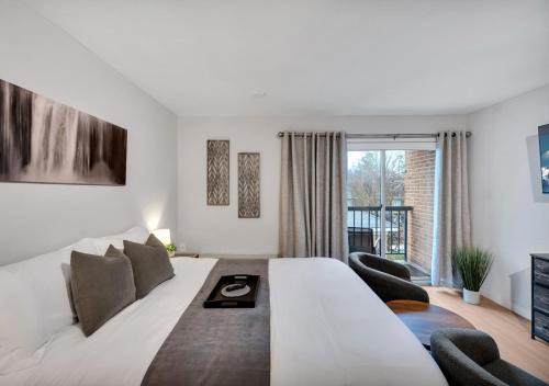 Modern Midtown Studio and Private Balcony