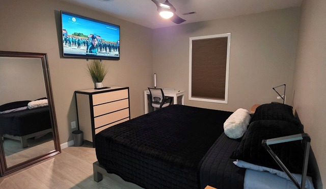 Modern/Retro 1br Condo by Exceptional Stays
