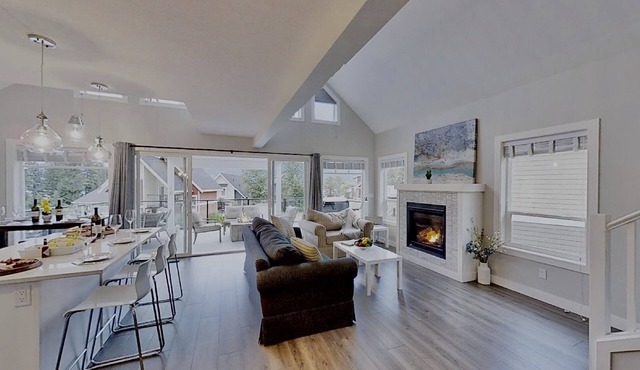 Modern, spacious and great for families : Comfortably sleeps 8