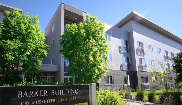Modern & Spacious Fully Equipt Executive Suite - Barker Suites