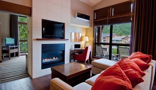Modern Suite + King Beds | 5 Mins from DT Whistler