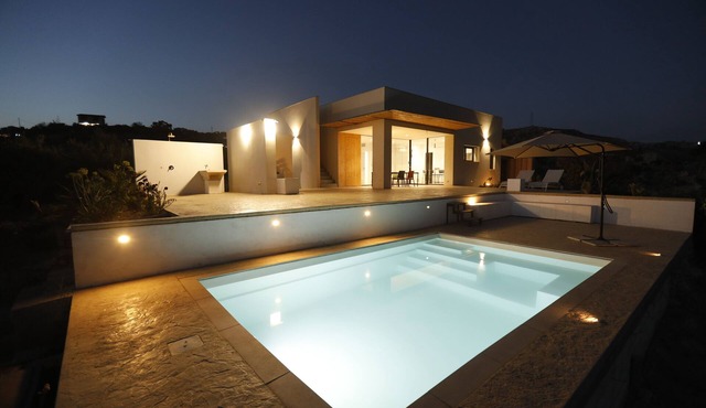 Modern villa with pool near the Valley of the Temples and the Scala dei Turchi.
