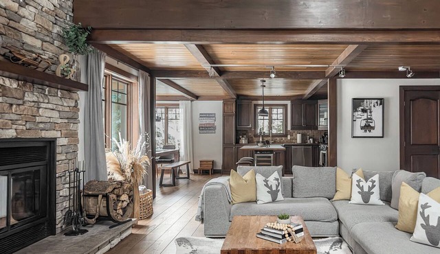 ❤️ Mont-Tremblant Ski-in/Ski-out Chalet | Hot Tub | Pool Table