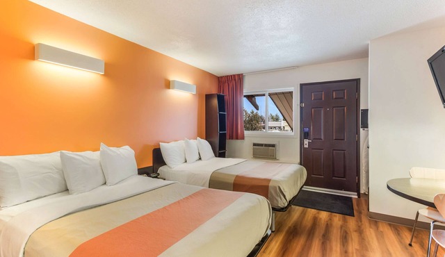 Motel 6 Lethbridge, AB