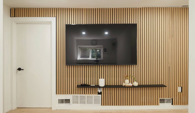 Mount Pleasant Garden Oasis - Two Bedrooms with Two Full Bathrooms