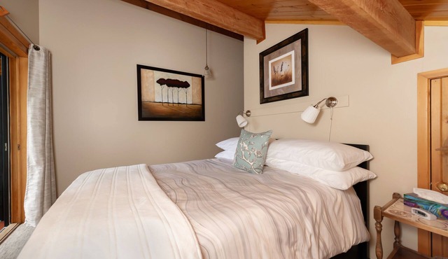 Mount Robson Mountain River Lodge
