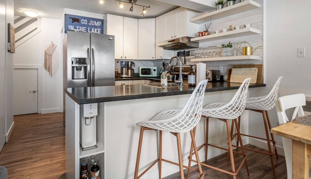 Mountain Aloha | Sleeps 8 | Hot Tub | Pools