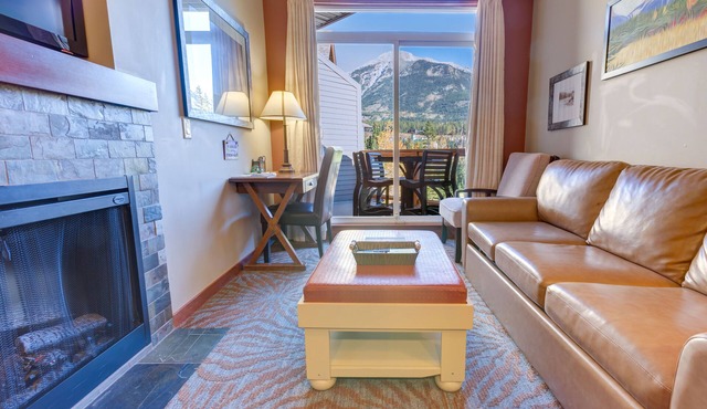 MOUNTAIN VIEWS, HOT TUB & HEATED POOL:1 Bed 1 Bath