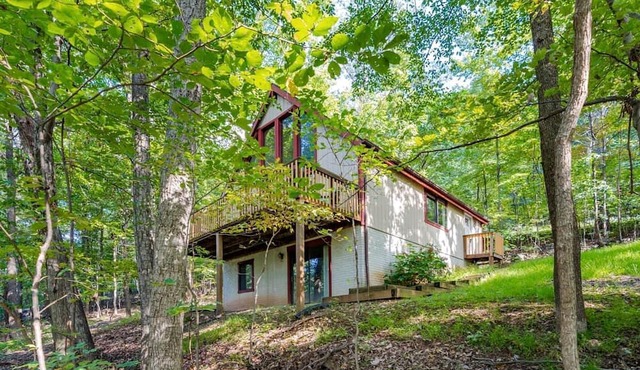 Mountainside Chalet-Cabin with Hot Tub, Large Deck, Fire Pit and Grill - Everything You Need for Your Gerrardstown, WV Getaway