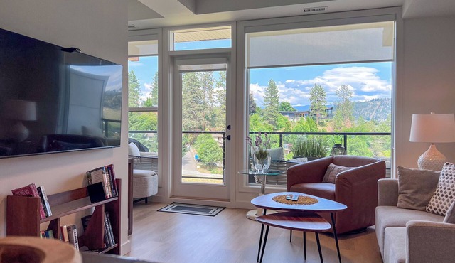 Mountainside retreat - gorgeous 1 bedroom apartment 15 min walk downtown Kelowna