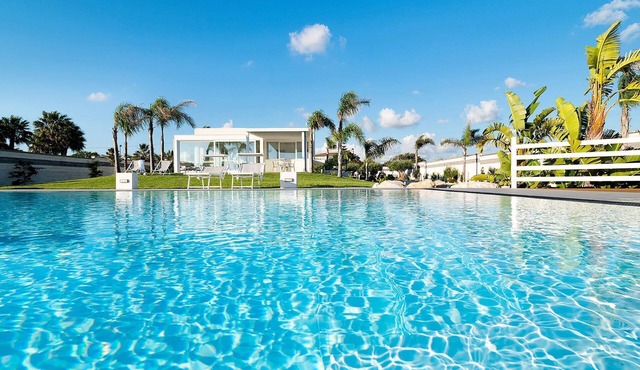 My Rental Homes - Casa Sunnshine with garden and well-equipped pool area (shared)