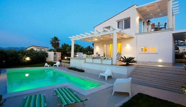 My Rental Homes - Villa Isotta only 500 meters from the beach, pool and sea view