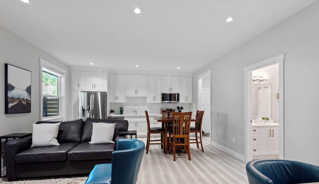 New and spacious suite close to town, attractions and hospital