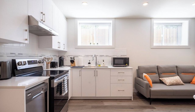 New Bright 2BR Suite Kitchen Central Vancouver