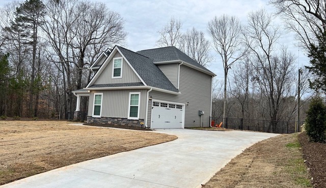New! Charming New Modern 4/2.5 Home in Clemson SC - Just 5 minutes to Clemson U