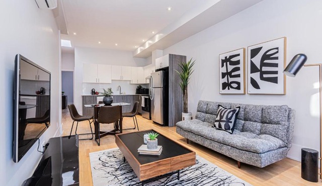 New classy 2 bedroom apartment in Le Plateau by DenStays