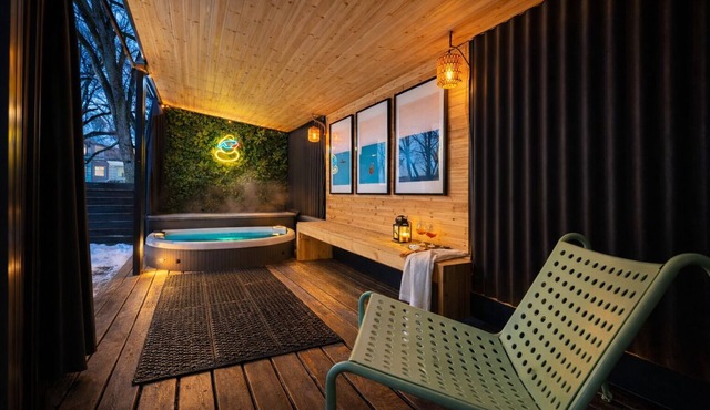 New, Climbing loft, hot tub, 2 King, House is Experience, Family Friendly!