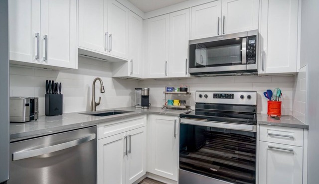 New Entire Basement/King Bed/AC/Mountains and YYC