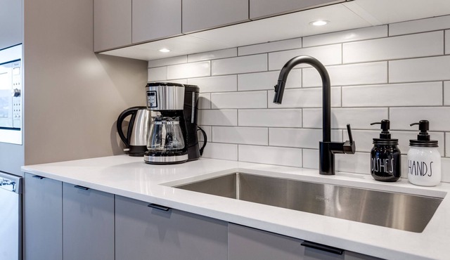 New High-rise Condo | DT Kelowna | Beautiful Views