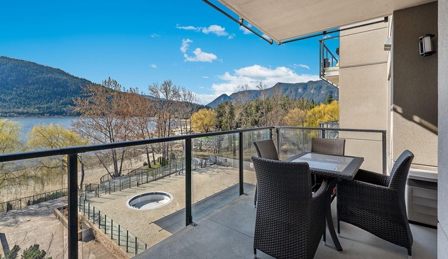 NEW Large Lakefront condo with boat slip. pool, gym *Lakeview and large balcony*