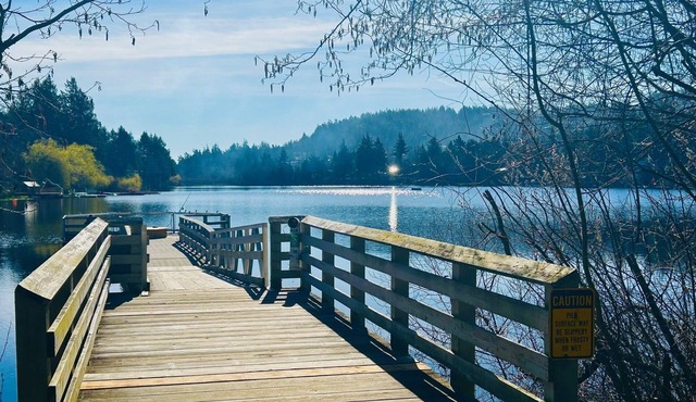 New Listing! Cozy one bedroom beach retreat with easy access to everything !