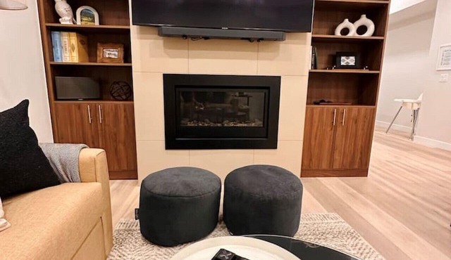 New Luxury, Ski in/out, Private Hot Tub, Sleeps 12