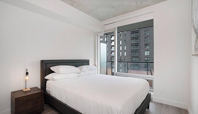 New Luxury Unit in Heart of MTL 701 | Metro access