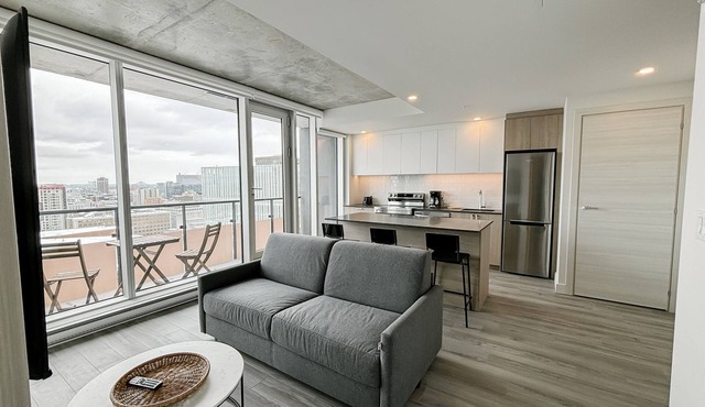 New Luxury Unit in Heart of MTL 909 | Metro access