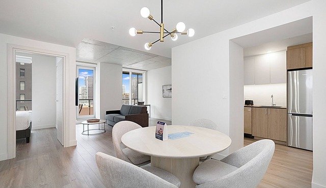 New Luxury Unit in Heart of MTL 801 | Metro access