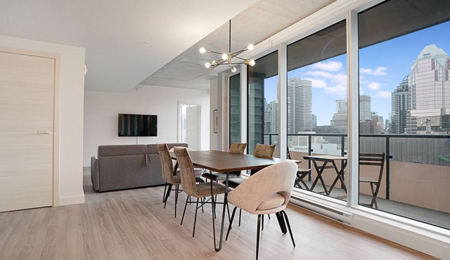 New Luxury Unit in Heart of MTL 802 | Metro access
