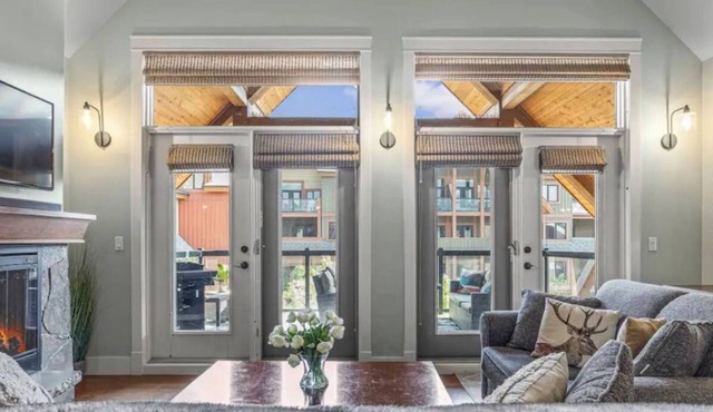 New on Market: Panorama View Penthouse w. One King Suite