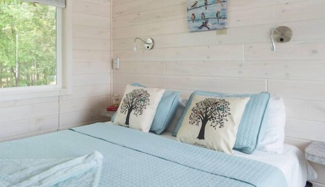 New Waterfront Cabin On The Large Sundeck 1 Bedroom Cabin by Redawning