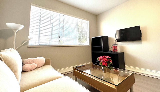 Newly renovated 2B1B Private Suite in Ladner